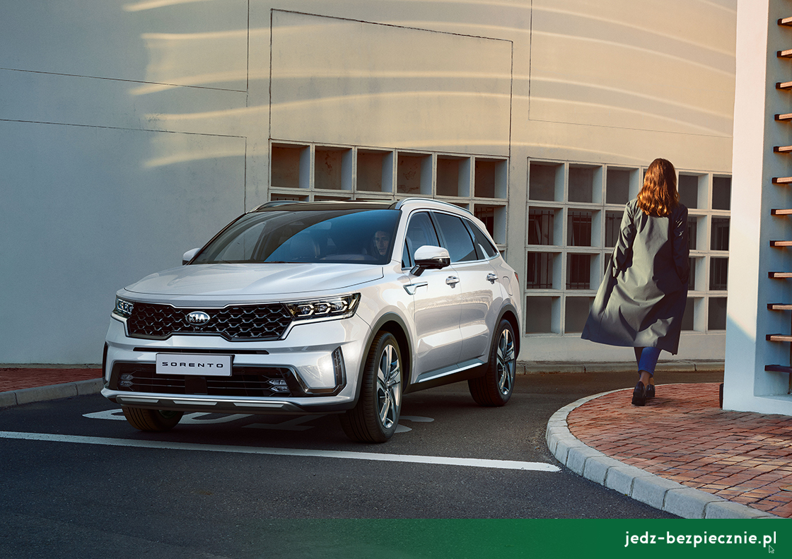 Wydanie na weekend - Nowa Kia Sorento z hybrydą, centralną poduszką i asystentem skrętu